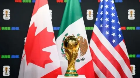 墨菲三局激战霍金斯夺冠，登顶世界第一宝座